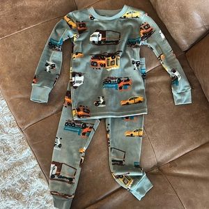 Carter’s - velvet pajama set - never worn - 2T